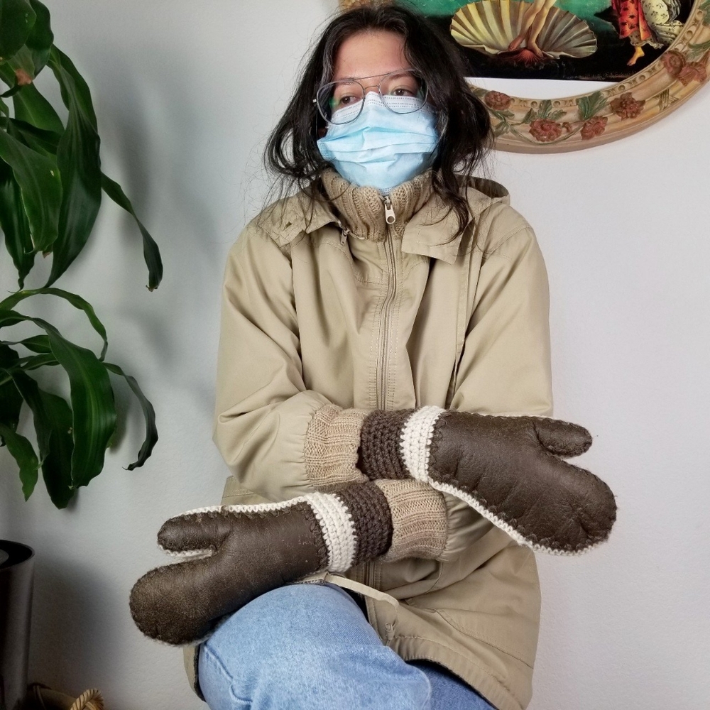 SOLD⭐️70s Leather Crochet Handmade Mittens - Picture 1 of 4